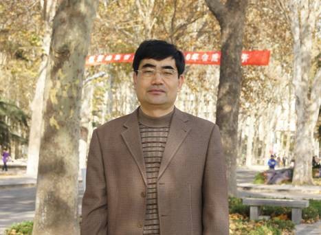 周广军(山东大学晶体材料国家重点实验室教授)