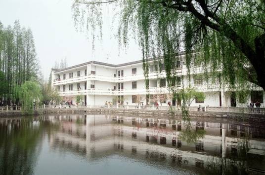南浔浔溪中学