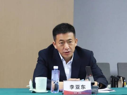 李亚东（豫信电子科技集团有限公司党委书记、董事长）
