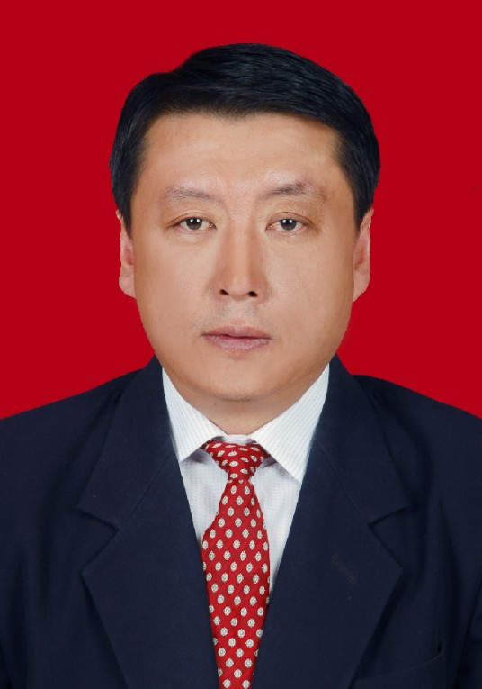 周振宇(新疆昌吉国家农业科技园区党工委副书记、管委会主任)