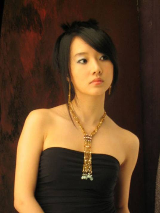 Domino(李贞贤2004年韩语歌)