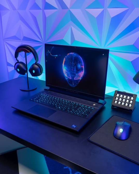 Alienware m16