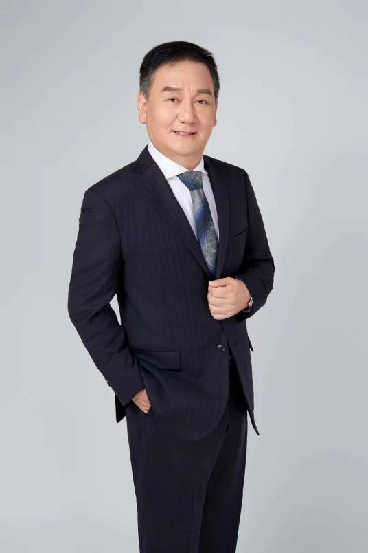 张伟(中央电视台译制片导演、配音演员)