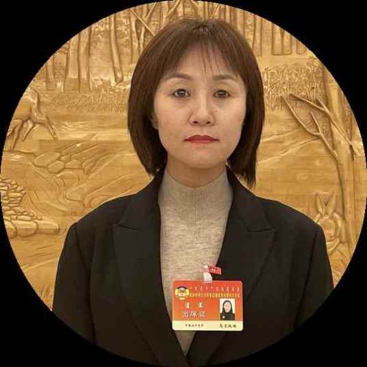 乌兰托娅(内蒙古自治区呼伦贝尔市妇联党组书记、主席)