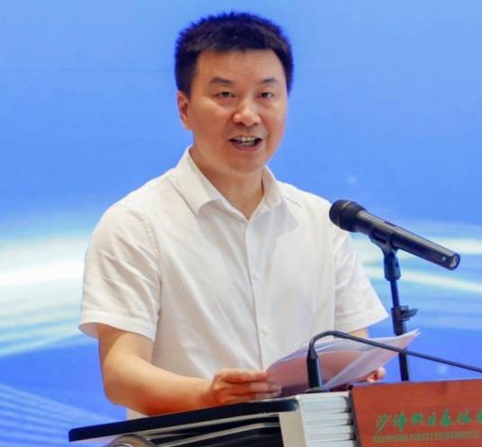 向斌(重庆市沙坪坝区委教育工委书记、区教委主任)