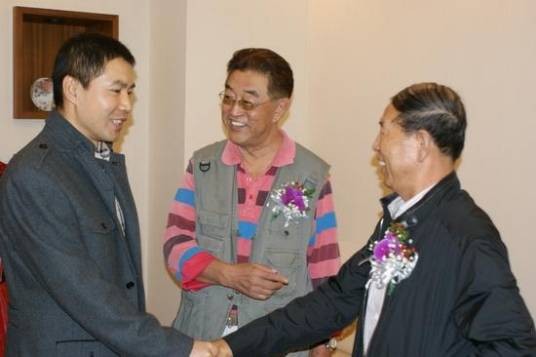 胜似春晖