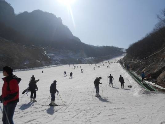 尧山大峡谷滑雪场