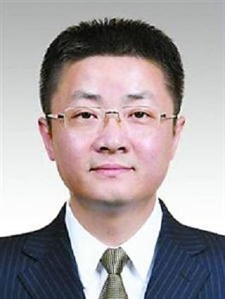 李翔(上海报业集团党委委员、副总经理,上海东方网股份有限公司党委书记、董事长。)