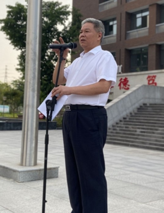 刘能（内江六中副校长）