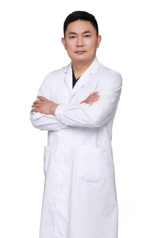 杨亚东（重庆东美医疗美容执业医师）