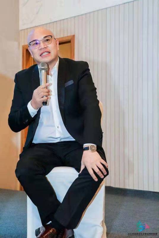 钱进(贵州黔劲房地产开发有限公司董事长)