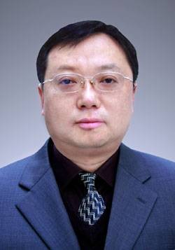 钟灵（云南省红河哈尼族彝族自治州政协原秘书长）