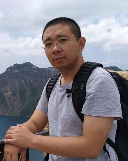 李华（中国四川籍艺术家）