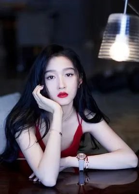 关晓彤晒照为鹿晗庆生破分手传闻,他们是哪年官宣在一起的?