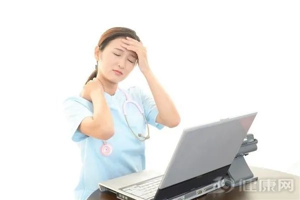 常说“高枕无忧”，实则让人陷入颈椎病困扰？听听骨科博士李东哲如何支招