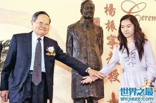 翁帆为杨振宁产下一子是假的,杨振宁行将就木不中用
