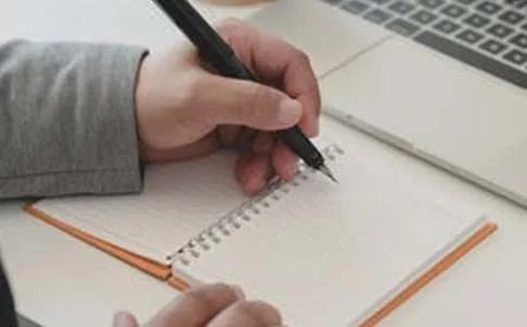 奇怪的事作文