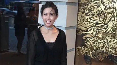 邱淑贞三女儿同框是怎么回事？