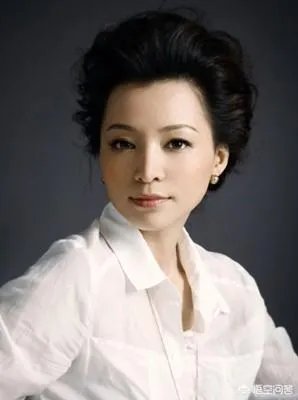 怎样评价董卿的书法作品?