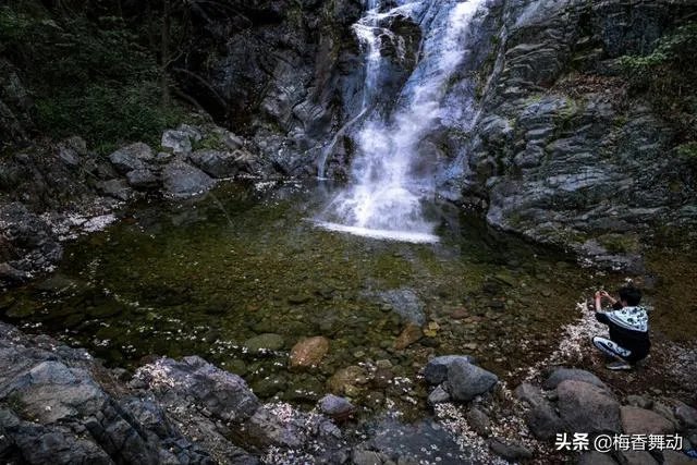 溪水边的人像照应该怎么拍?你有哪些思路?
