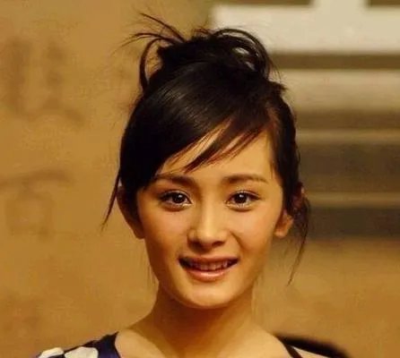 杨幂整容了吗?