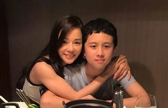 狄莺儿子在美被捕是真的吗？