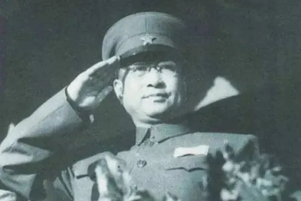 开国十大将军,粟裕是开国将军之首,黄克诚仅排第三