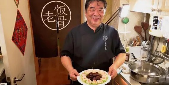 76岁国宴大厨挑战AI数字人,这档节目都有哪些高科技?
