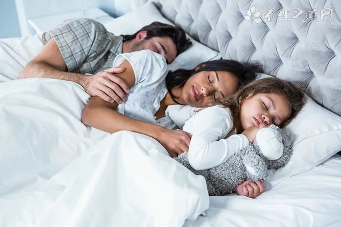 女生在上面到底该怎么动? 这样摆动让他高潮不断