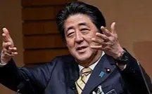 中枪刚倒地时安倍还能说话,中了第一枪后,安保人员为何没能保护好他?