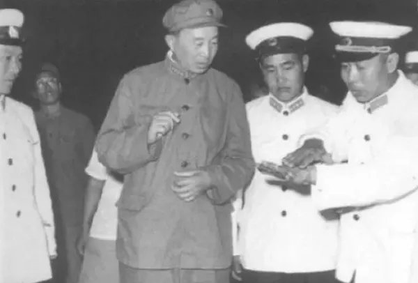 开国十大将军,粟裕是开国将军之首,黄克诚仅排第三
