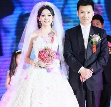 战杨是不是刘和刚第二个妻子 个人资料家庭背景揭秘