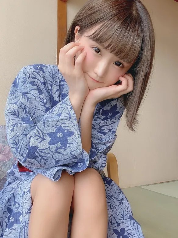 童颜萌妹みもれもん诱惑力全开不怕羞!事业线有诚意!