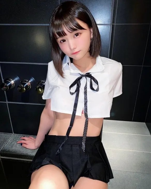 童颜萌妹みもれもん诱惑力全开不怕羞!事业线有诚意!