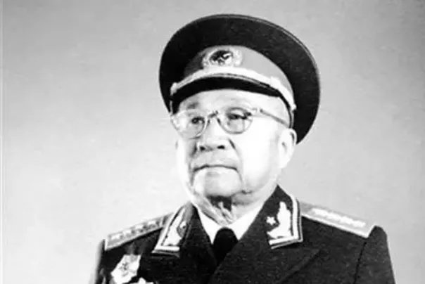 开国十大将军,粟裕是开国将军之首,黄克诚仅排第三