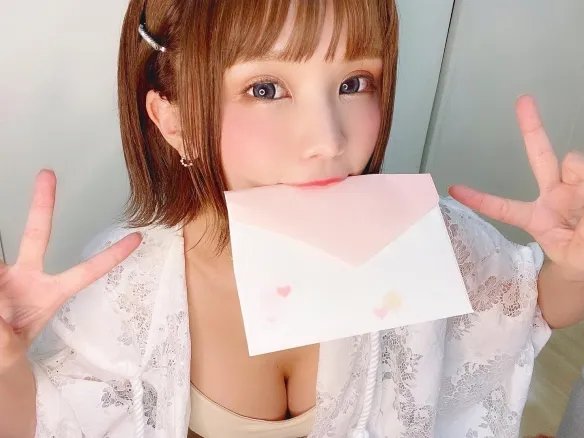 童颜萌妹みもれもん诱惑力全开不怕羞!事业线有诚意!
