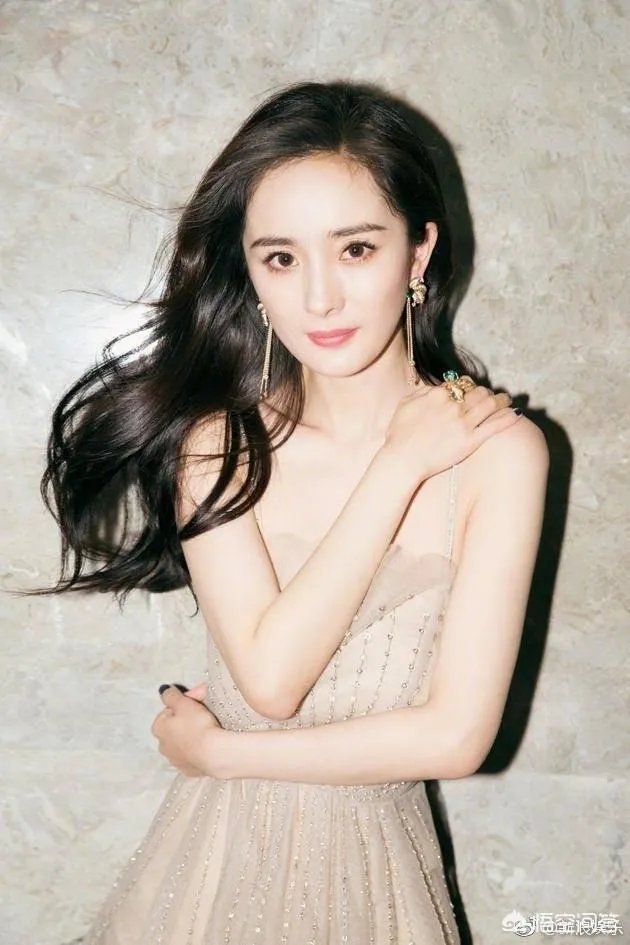 杨幂整容了吗?