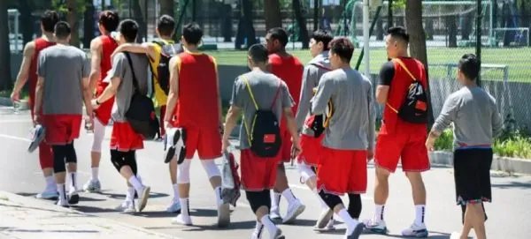 中国男篮集训队首次人员调整,将会有何大动作?