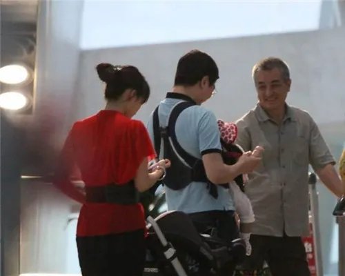 李念林和平两人相差几岁？ 幸福生活令人羡慕