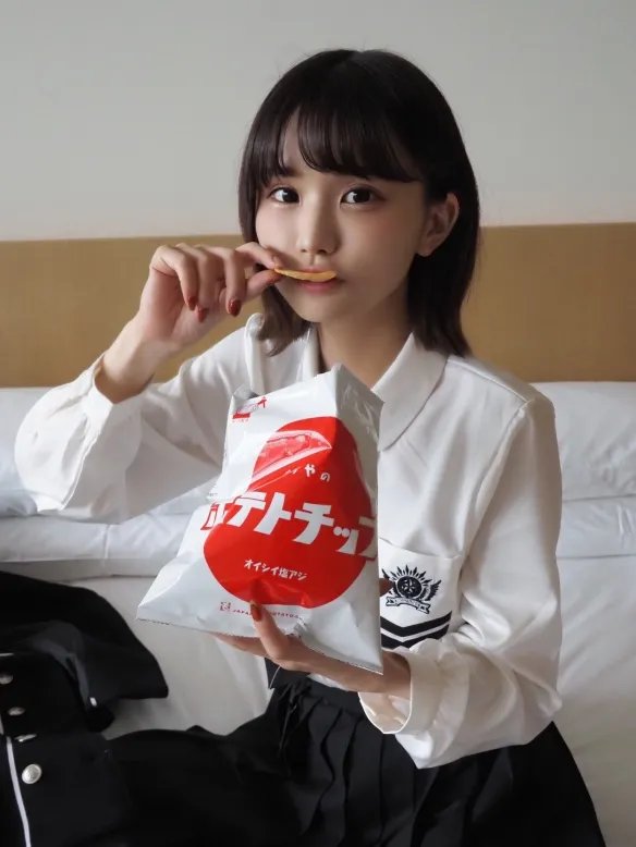 童颜萌妹みもれもん诱惑力全开不怕羞!事业线有诚意!