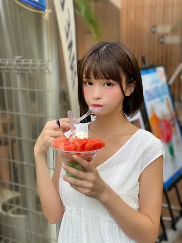 童颜萌妹みもれもん诱惑力全开不怕羞!事业线有诚意!