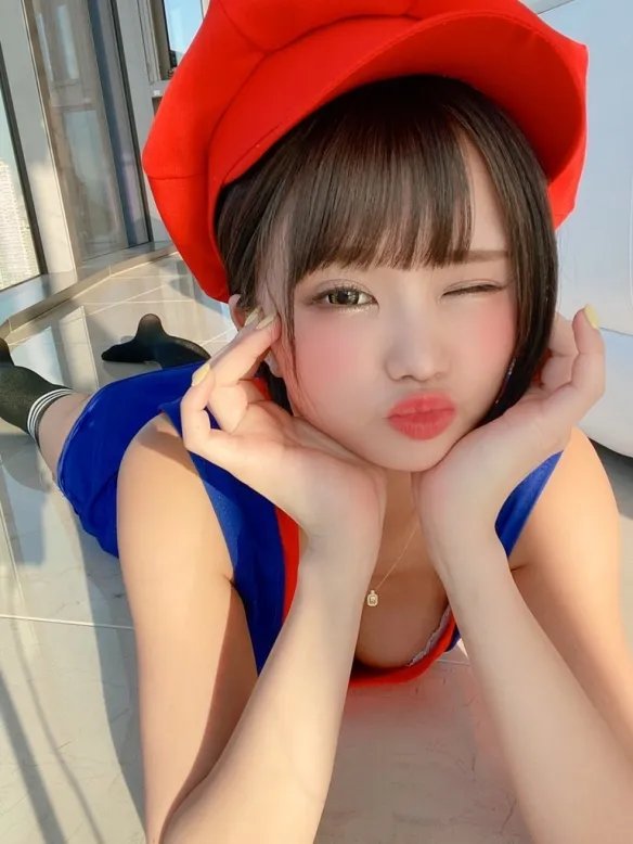 童颜萌妹みもれもん诱惑力全开不怕羞!事业线有诚意!