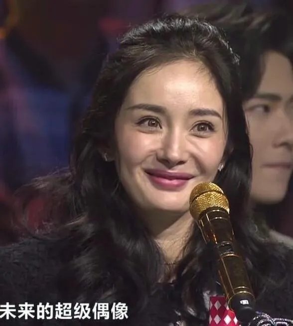杨幂整容了吗?