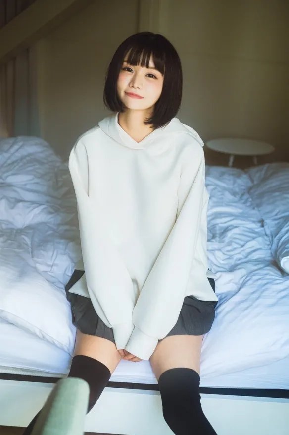 童颜萌妹みもれもん诱惑力全开不怕羞!事业线有诚意!
