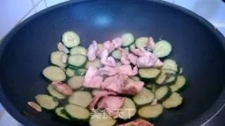 黄瓜炒肉片