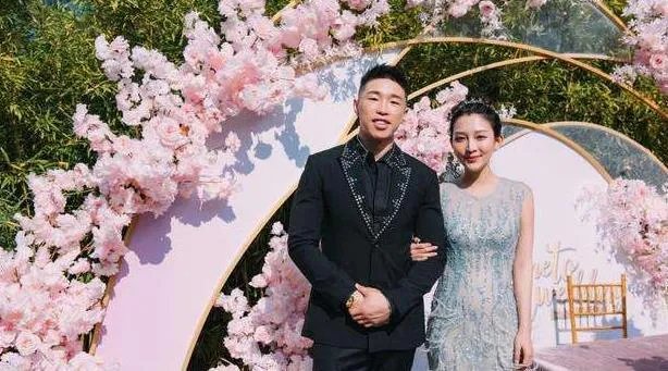 烧饼老婆叫什么名字:烧饼老婆的资料及照片