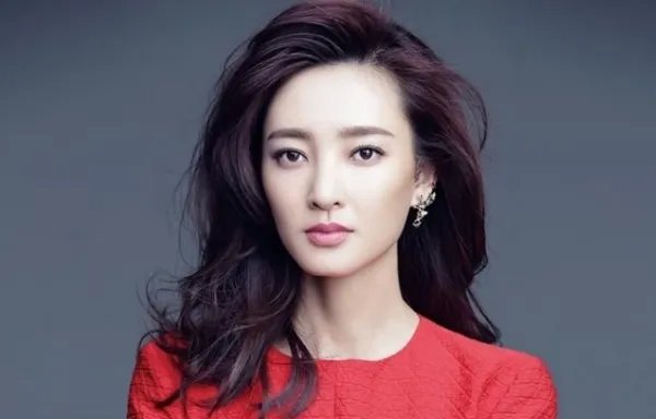 乔振宇与王丽坤恋爱8年,最后却分道扬镳,转身闪婚王倩一,啥情况?