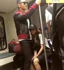 网友偶遇黄晓明坐地铁,这是真的吗?