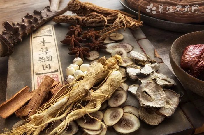 莲子心泡水喝的功效