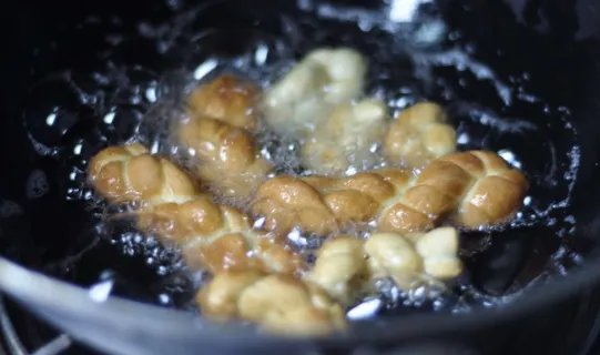 炸麻花的做法